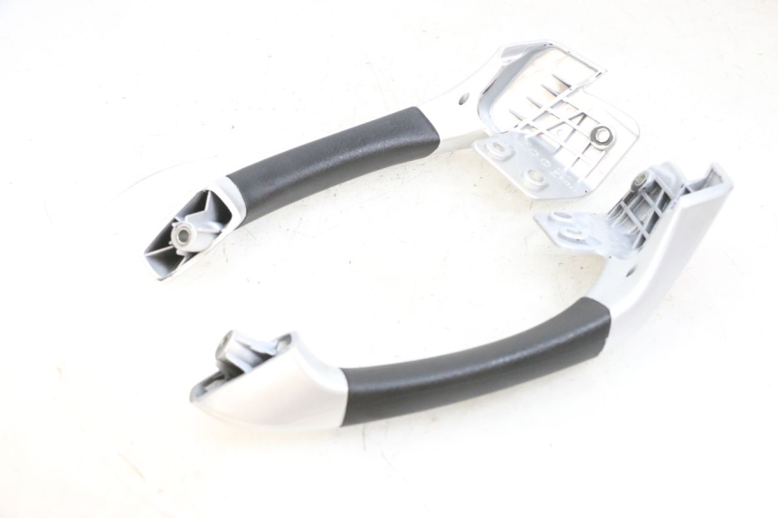 photo de POIGNEE ARRIERE PIAGGIO MP3 RL 250 (2006 - 2010) - Détail de la pièce