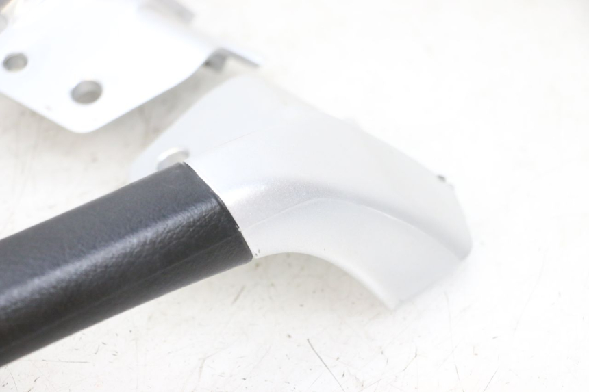 photo de POIGNEE ARRIERE PIAGGIO MP3 RL 250 (2006 - 2010) - Zoom composants