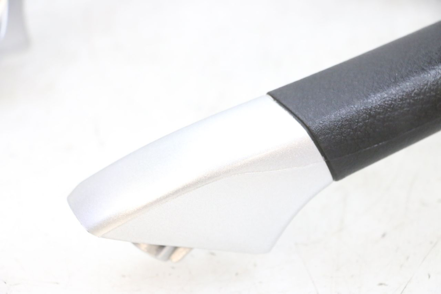 photo de POIGNEE ARRIERE PIAGGIO MP3 RL 250 (2006 - 2010) - Photo complémentaire