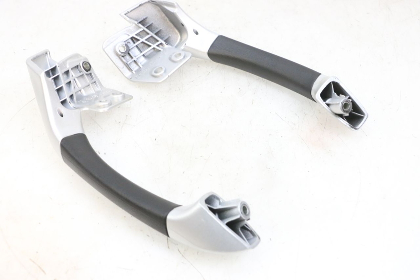 photo de POIGNEE ARRIERE PIAGGIO MP3 RL 250 (2006 - 2010) - Zoom état d’usage