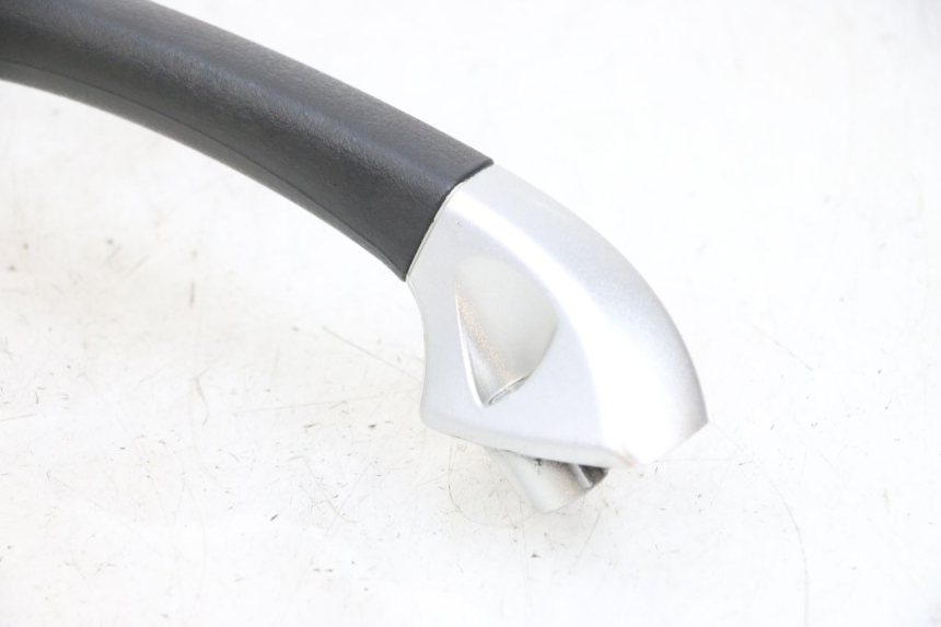 photo de POIGNEE ARRIERE PIAGGIO MP3 RL 250 (2006 - 2010) - Vue d’ensemble