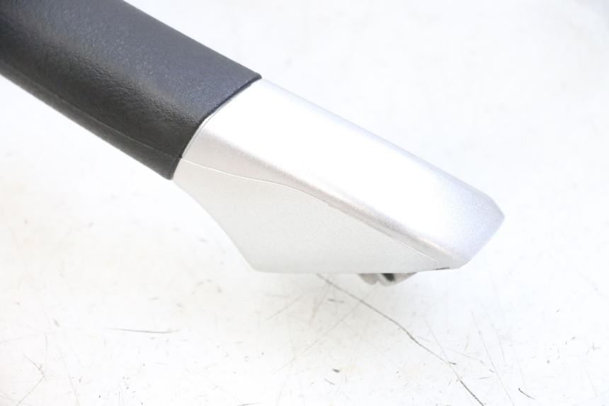 photo de POIGNEE ARRIERE PIAGGIO MP3 RL 250 (2006 - 2010) - Points de fixation