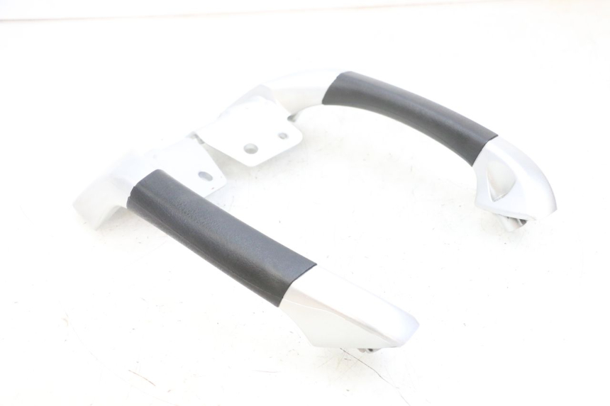 photo de POIGNEE ARRIERE PIAGGIO MP3 RL 250 (2006 - 2010) - État de surface