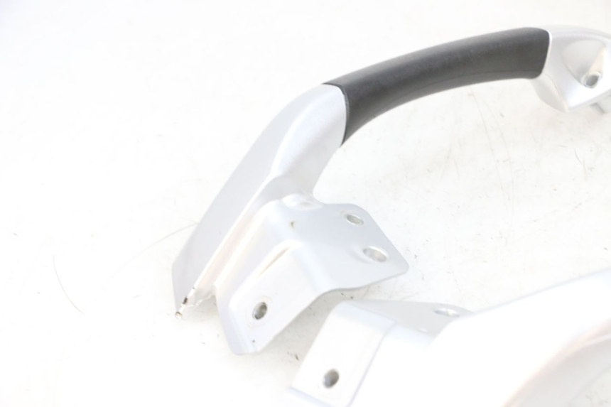 photo de POIGNEE ARRIERE PIAGGIO MP3 RL 250 (2006 - 2010) - Marquages et références