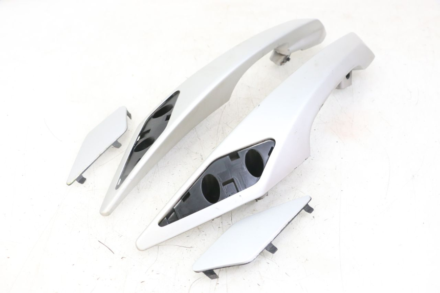 photo de POIGNEE ARRIERE PEUGEOT SATELIS 125 (2010 - 2012) - Vue principale