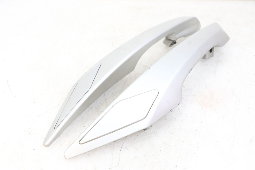 photo de POIGNEE ARRIERE PEUGEOT SATELIS 125 (2010 - 2012) - Détail de la pièce