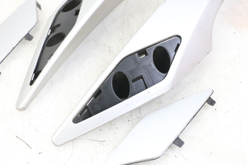 photo de POIGNEE ARRIERE PEUGEOT SATELIS 125 (2010 - 2012) - Détails caractéristiques