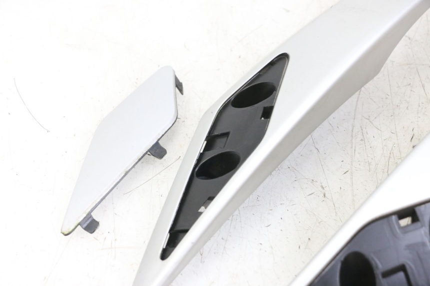 photo de POIGNEE ARRIERE PEUGEOT SATELIS 125 (2010 - 2012) - Zoom composants