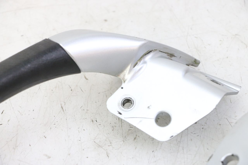 photo de POIGNEE ARRIERE PIAGGIO MP3 LT 400 (2007 - 2012) - Zoom composants