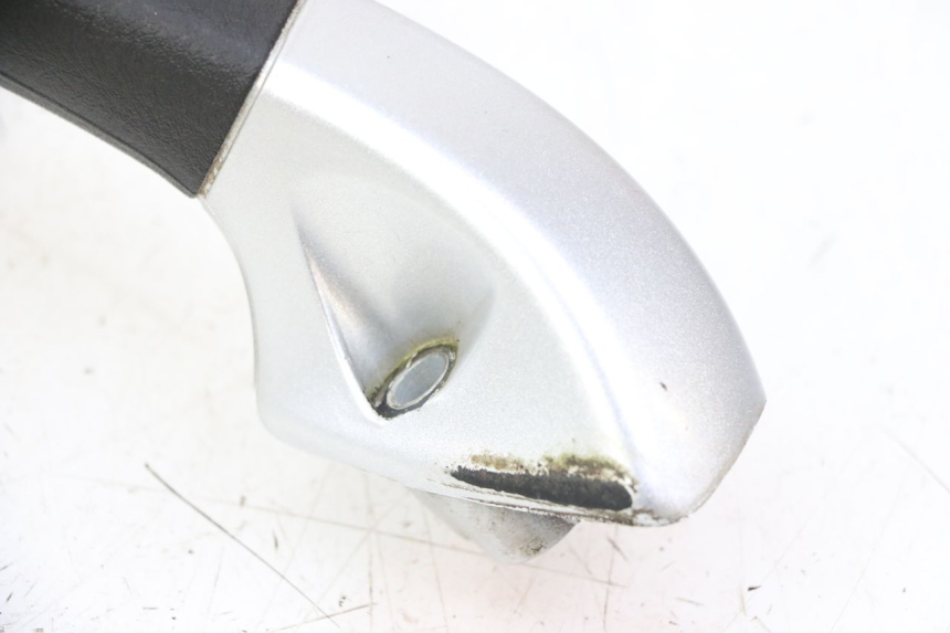 photo de POIGNEE ARRIERE PIAGGIO MP3 LT 400 (2007 - 2012) - Gros plan technique