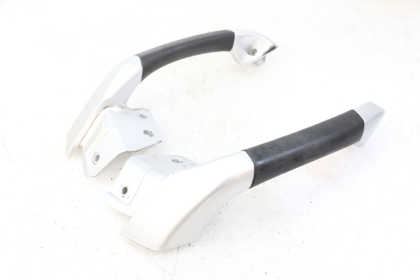 photo de POIGNEE ARRIERE PIAGGIO MP3 LT 400 (2007 - 2012) - Vue d’ensemble