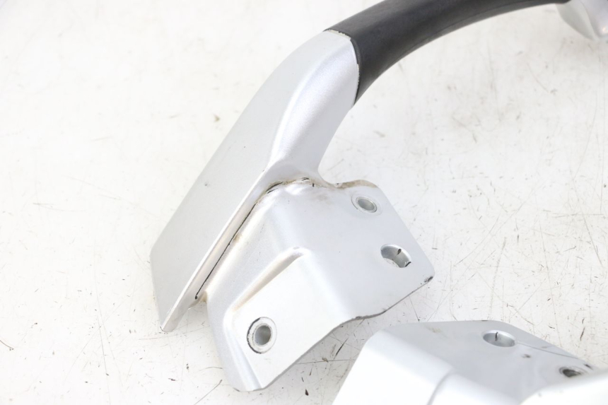 photo de POIGNEE ARRIERE PIAGGIO MP3 LT 400 (2007 - 2012) - État de surface