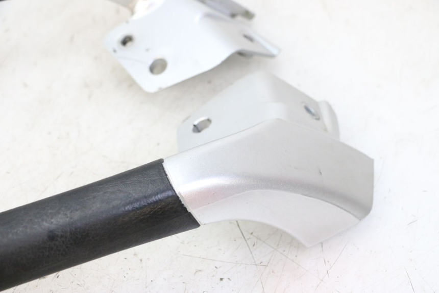 photo de POIGNEE ARRIERE PIAGGIO MP3 LT 400 (2007 - 2012) - Marquages et références