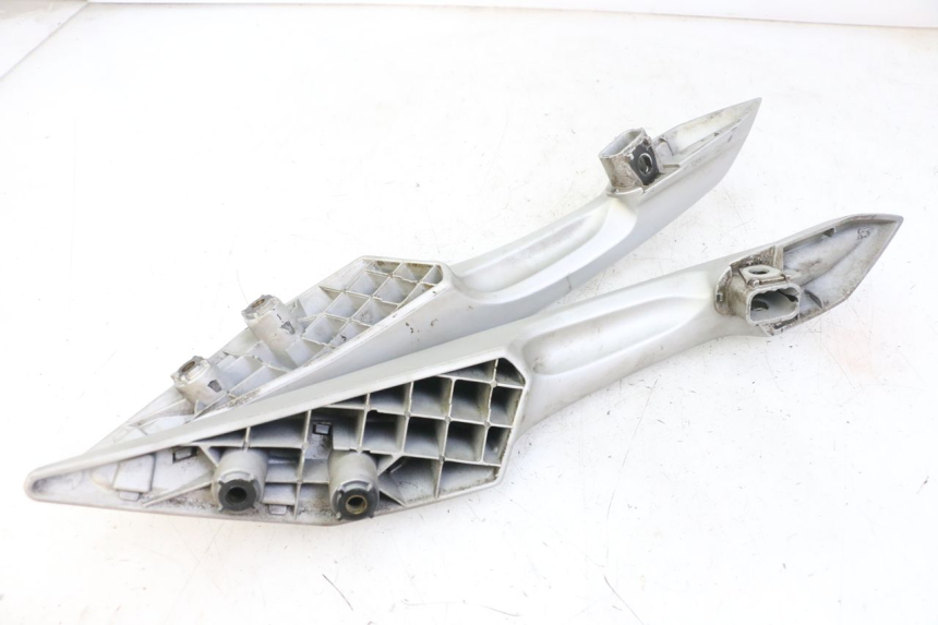 photo de POIGNEE ARRIERE PEUGEOT SATELIS 125 (2013 - 2018) - Détail de la pièce