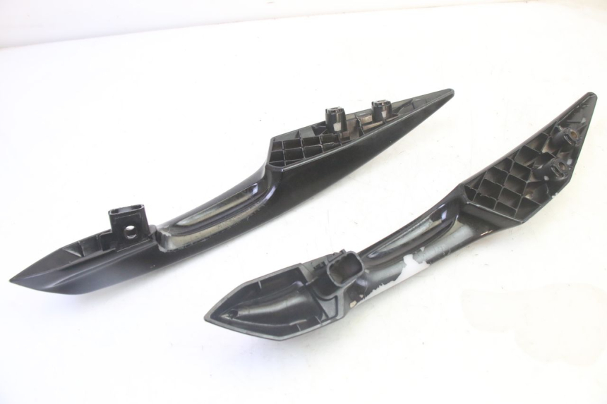 photo de POIGNEE ARRIERE PEUGEOT SATELIS 125 (2013 - 2018) - Points de fixation