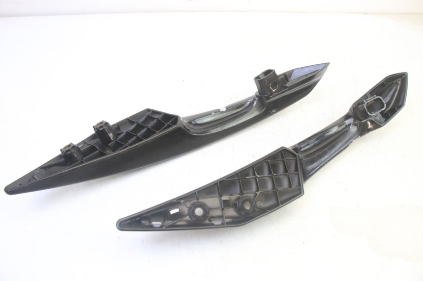 photo de POIGNEE ARRIERE PEUGEOT SATELIS 125 (2013 - 2018) - Marquages et références