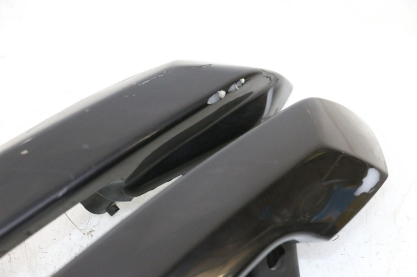 photo de POIGNEE ARRIERE PEUGEOT SATELIS 125 (2010 - 2012) - Vue rapprochée