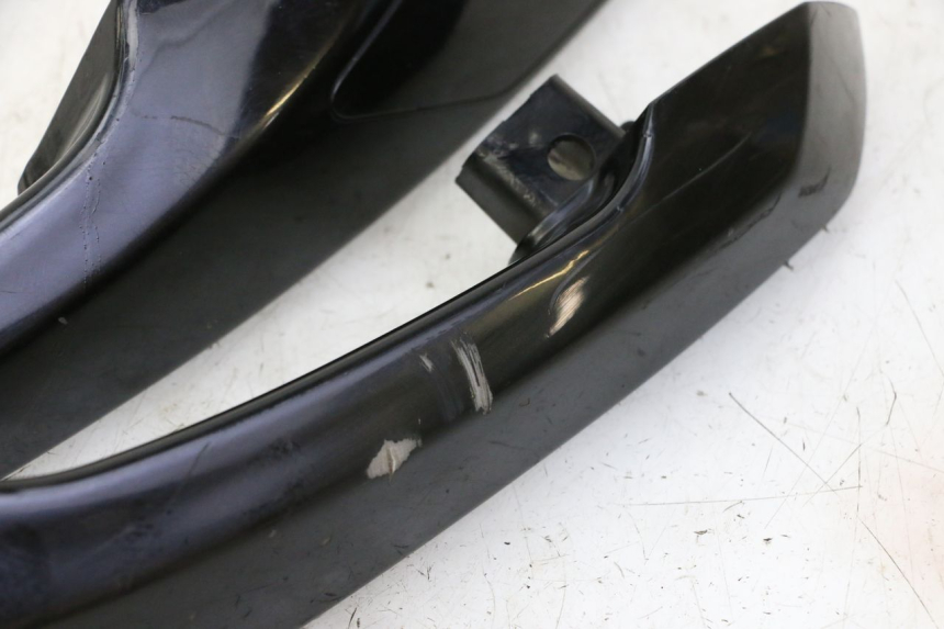 photo de POIGNEE ARRIERE PEUGEOT SATELIS 125 (2010 - 2012) - Autre angle de vue