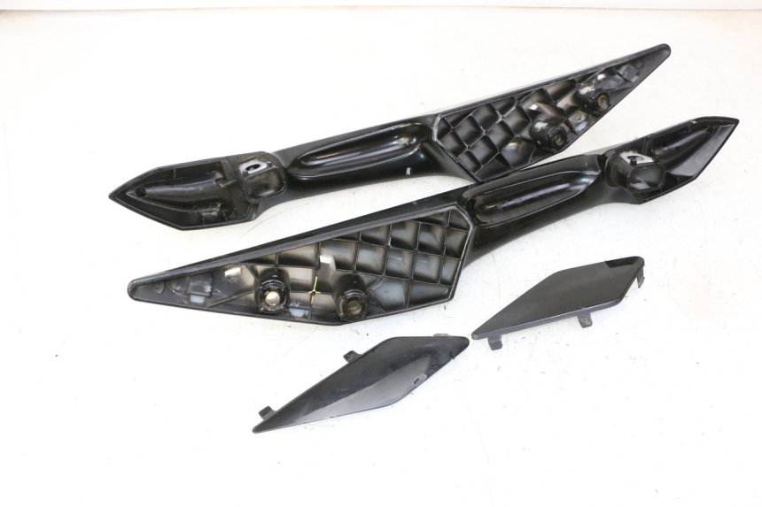 photo de POIGNEE ARRIERE PEUGEOT SATELIS 125 (2010 - 2012) - État de surface