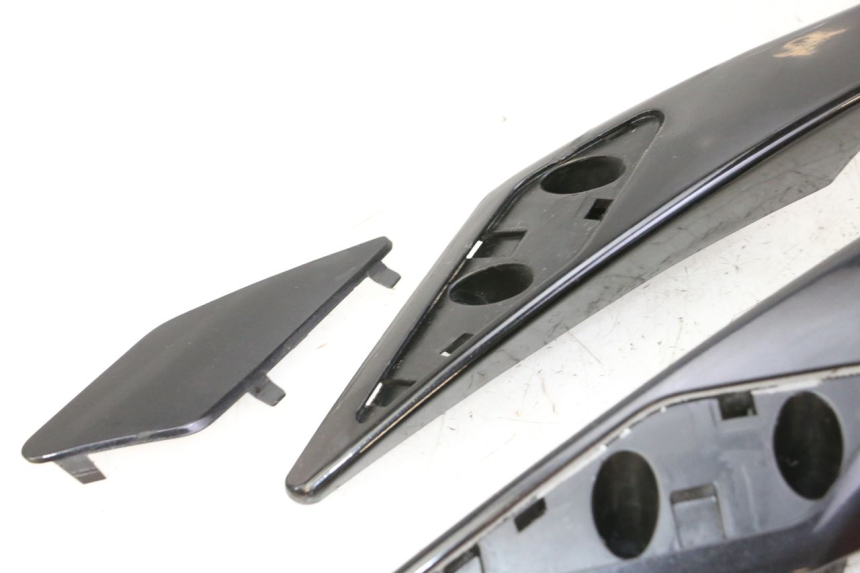 photo de POIGNEE ARRIERE PEUGEOT SATELIS 125 (2013 - 2018) - Détails caractéristiques