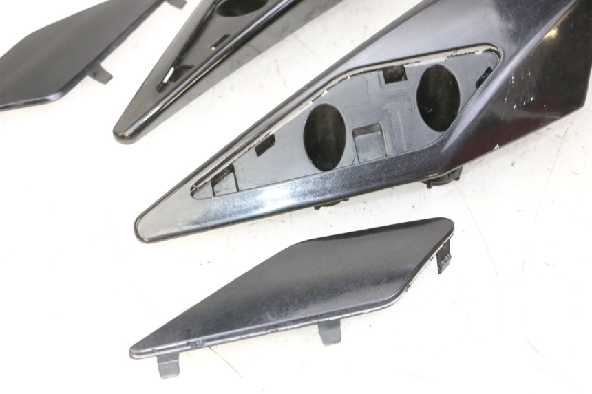 photo de POIGNEE ARRIERE PEUGEOT SATELIS 125 (2013 - 2018) - Zoom composants