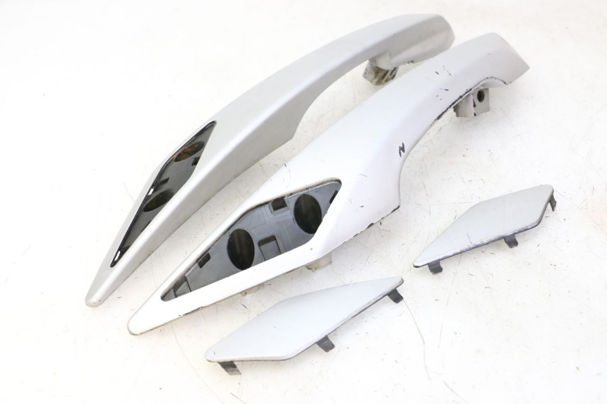 photo de POIGNEE ARRIERE PEUGEOT SATELIS 125 (2006 - 2009) - Détail de la pièce