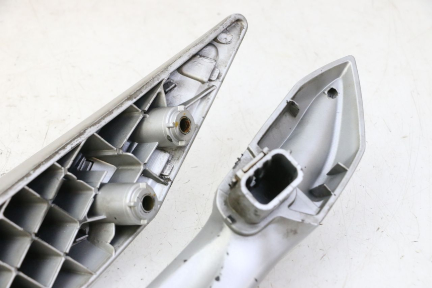 photo de POIGNEE ARRIERE PEUGEOT SATELIS 125 (2006 - 2009) - Vue d’ensemble