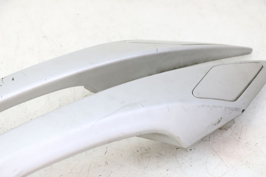 photo de POIGNEE ARRIERE PEUGEOT SATELIS 125 (2006 - 2009) - État de surface