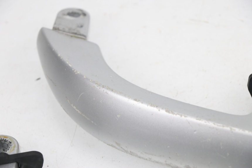 photo de POIGNEE ARRIERE YAMAHA XMAX X-MAX 125 (2006 - 2009) - Détails caractéristiques