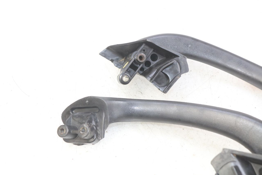 photo de POIGNEE ARRIERE PIAGGIO X9 EVOLUTION 125 (2003 - 2007) - Gros plan technique