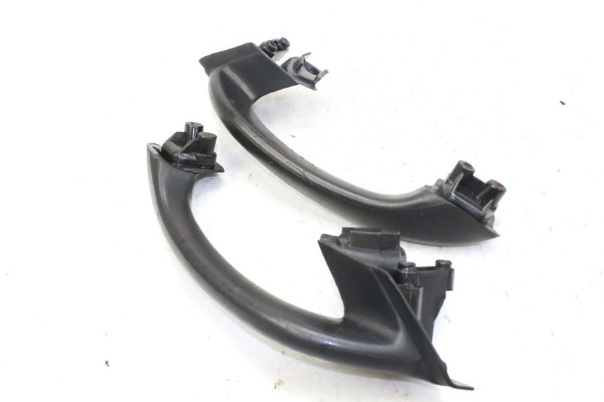 photo de POIGNEE ARRIERE PIAGGIO X9 EVOLUTION 125 (2003 - 2007) - Autre angle de vue