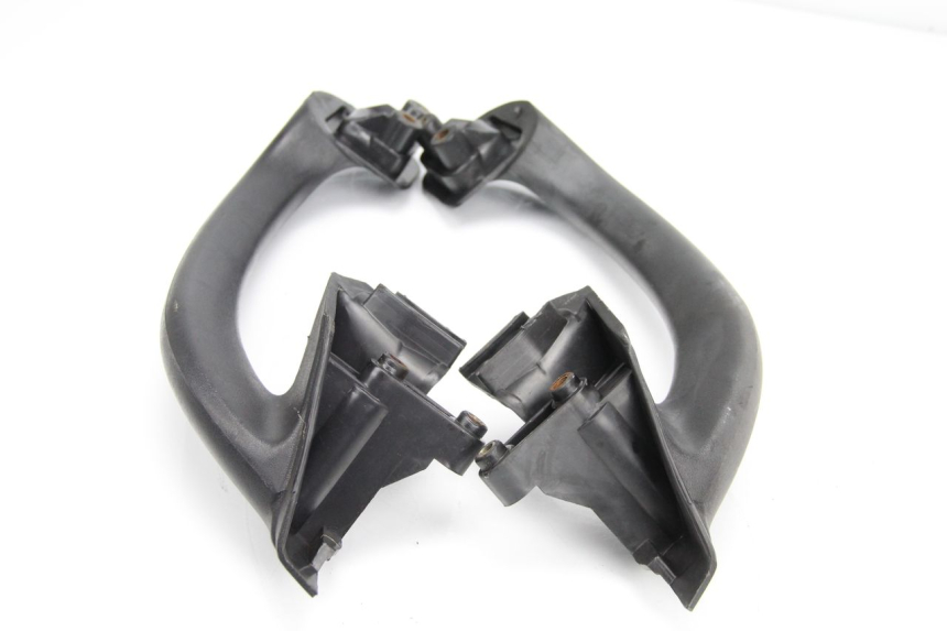 photo de POIGNEE ARRIERE PIAGGIO X9 125 (2000 - 2003) - Gros plan technique