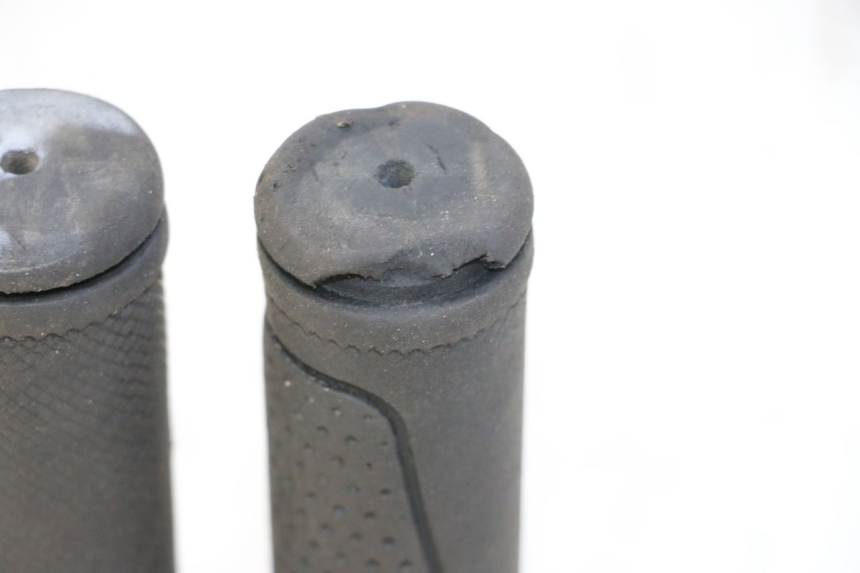 photo de POIGNEE DE GUIDON URBANGLIDE 100XS 1 - Points de fixation