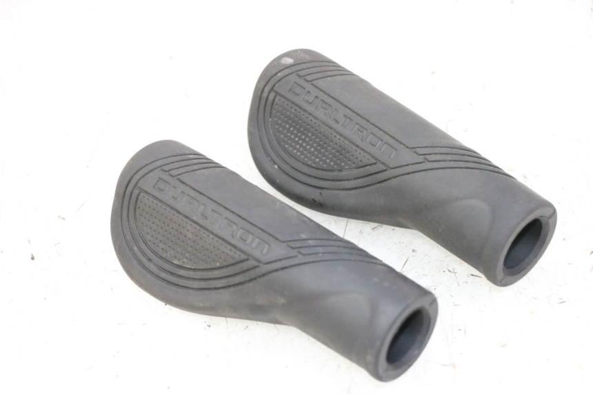 photo de POIGNEE DE GUIDON DUALTRON AMINIA 1 - Détail de la pièce