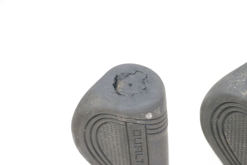 photo de POIGNEE DE GUIDON DUALTRON AMINIA 1 - Gros plan technique