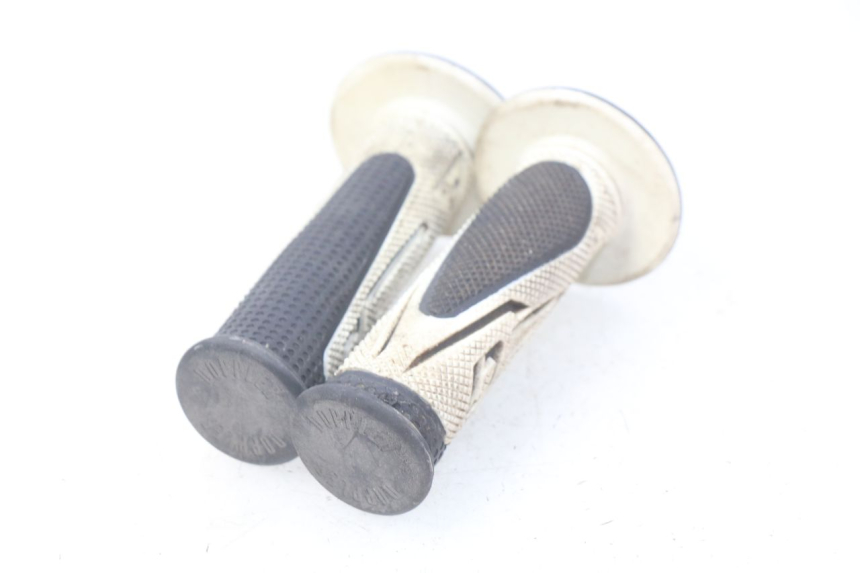 photo de POIGNEE DE GUIDON MBK BOOSTER SPIRIT NAKED 50 (2004 - 2017) - Zoom état d’usage