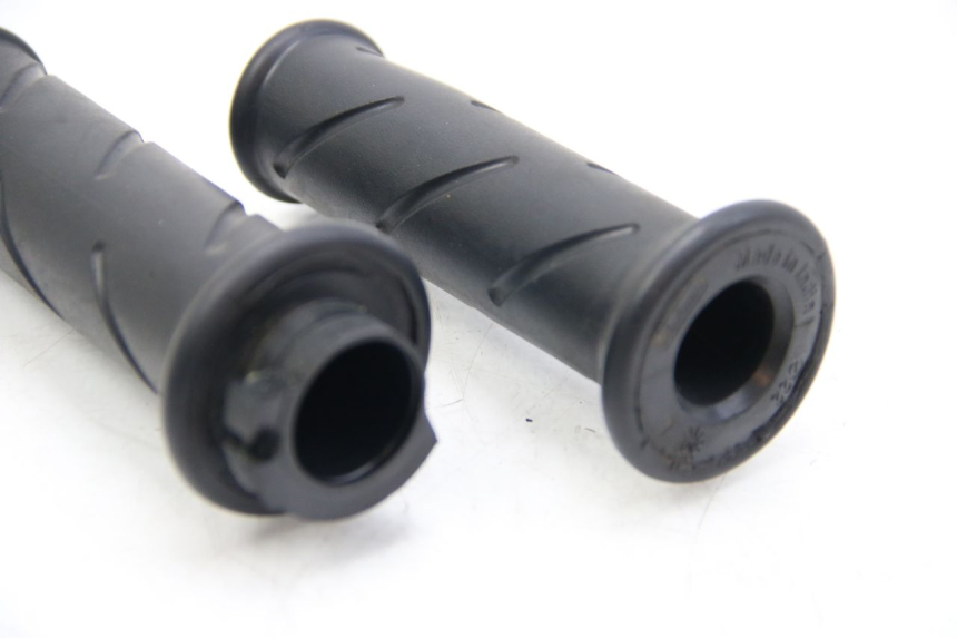 photo de POIGNEE DE GUIDON PEUGEOT E-VIVACITY 1 (2012 - 2018) - Zoom état d’usage