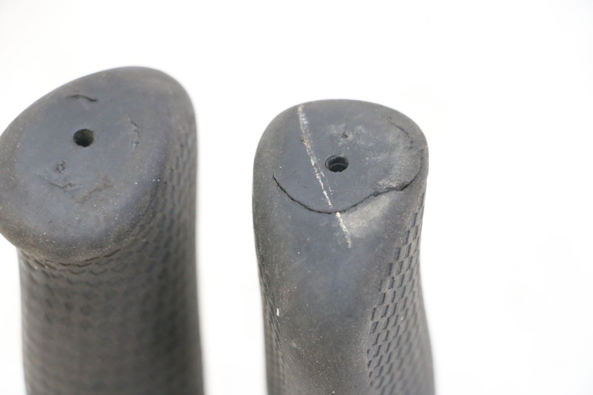 photo de POIGNEE DE GUIDON KUKIRIN G2 MASTER 1 - Gros plan technique