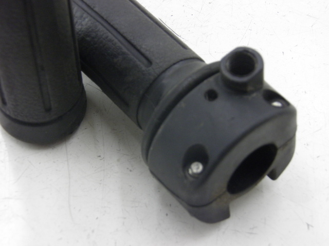 photo de POIGNEE DE GUIDON HONDA FES PANTHEON 125 (2003 - 2007) - Zoom état d’usage