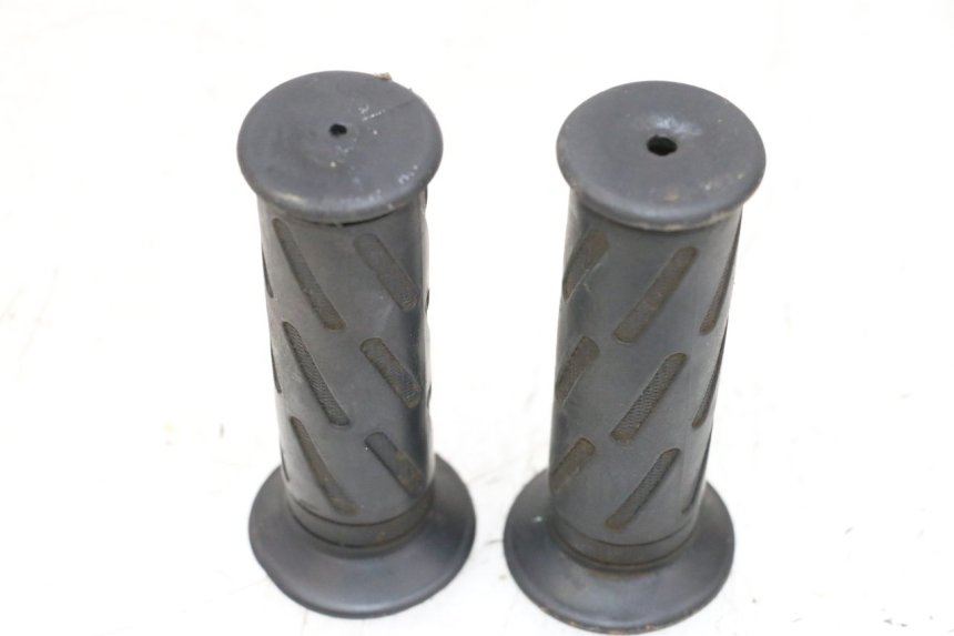 photo de POIGNEE DE GUIDON PEUGEOT KISBEE 4T 50 (2018 - 2022) - Détail de la pièce