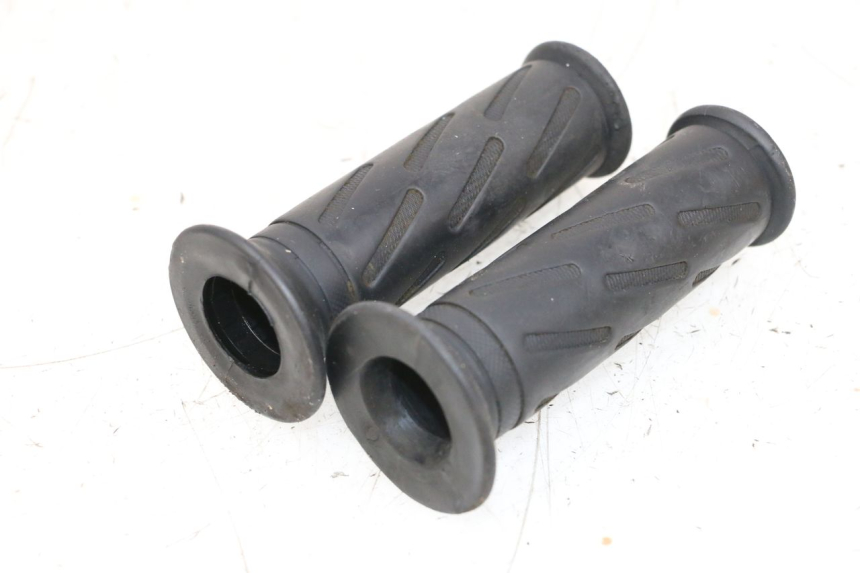 photo de POIGNEE DE GUIDON PEUGEOT KISBEE 4T 50 (2018 - 2022) - Zoom état d’usage