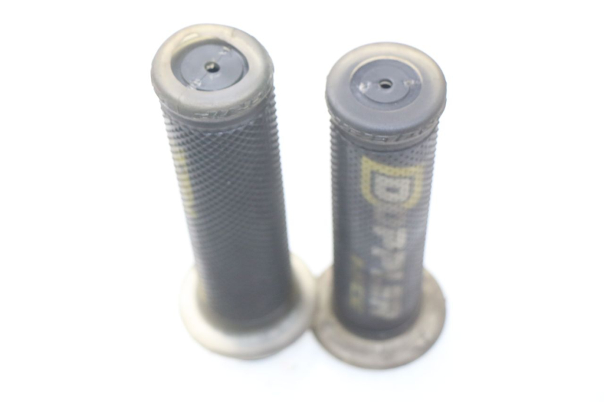 photo de POIGNEE DE GUIDON PEUGEOT LUDIX 50 (2005 - 2007) - Zoom état d’usage