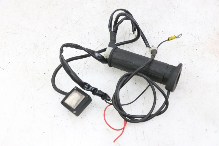 photo de POIGNEE DE GUIDON PIAGGIO MP3 LT 400 (2007 - 2012) - Zoom état d’usage