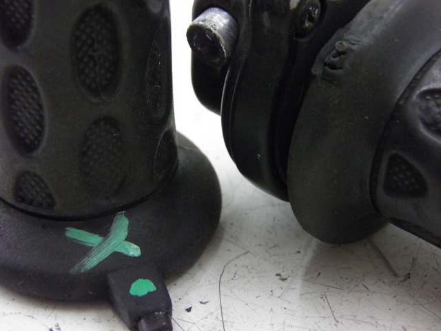 photo de POIGNEE DE GUIDON PIAGGIO MP3 RL 125 (2006 - 2014) - Détail de la pièce