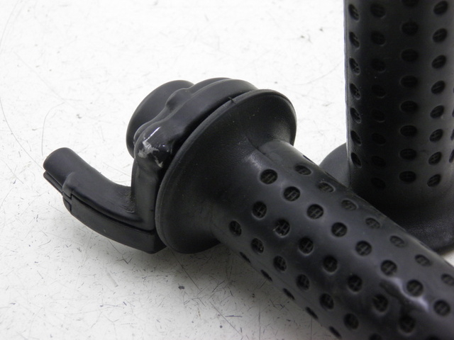 photo de POIGNEE DE GUIDON PIAGGIO MP3 RL 125 (2006 - 2014) - Zoom état d’usage