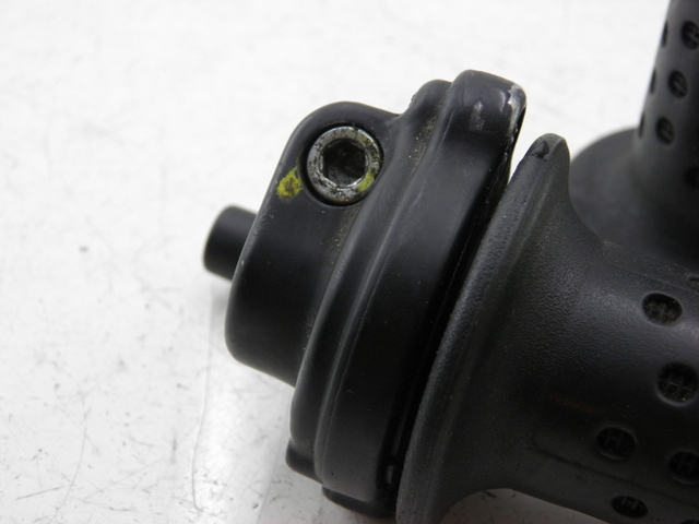 photo de POIGNEE DE GUIDON PIAGGIO MP3 RL 125 (2006 - 2014) - Autre angle de vue