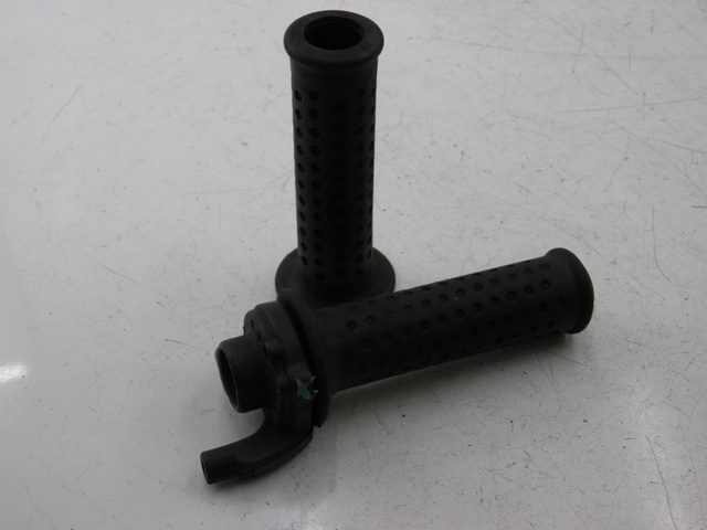 photo de POIGNEE DE GUIDON PIAGGIO X9 125 (2000 - 2003) - Vue principale