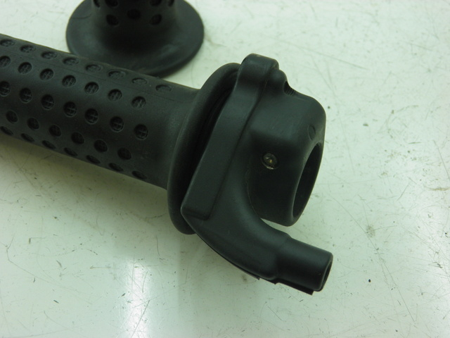 photo de POIGNEE DE GUIDON PIAGGIO XEVO - X EVO 125 (2010 - 2015) - Zoom état d’usage