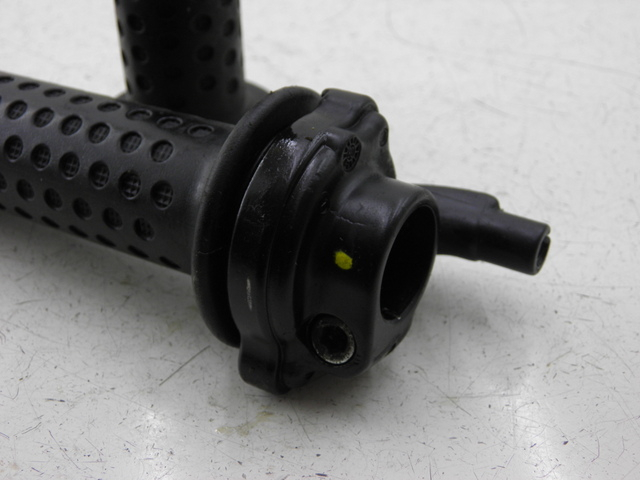 photo de POIGNEE DE GUIDON PIAGGIO XEVO - X EVO 125 (2007 - 2017) - Détail de la pièce