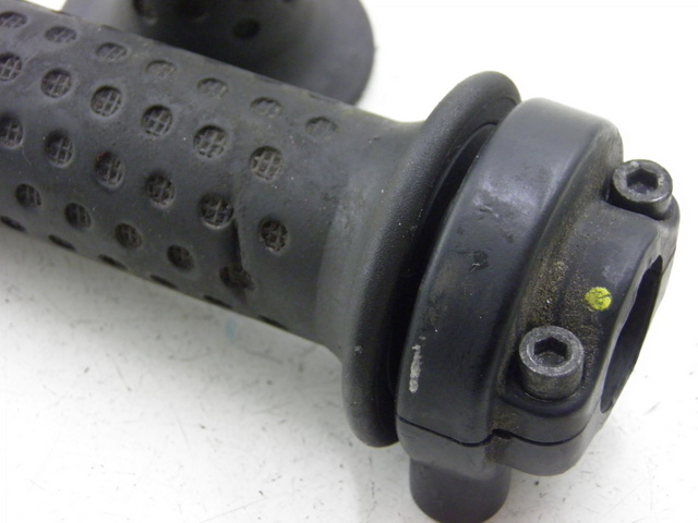 photo de POIGNEE DE GUIDON PIAGGIO XEVO 400 (2007) - Zoom état d’usage